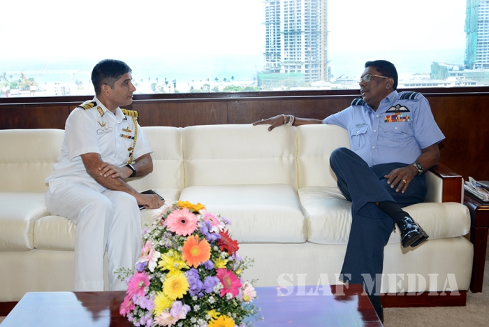 Indian Defence Attaché calls on the Commander of the SLAF