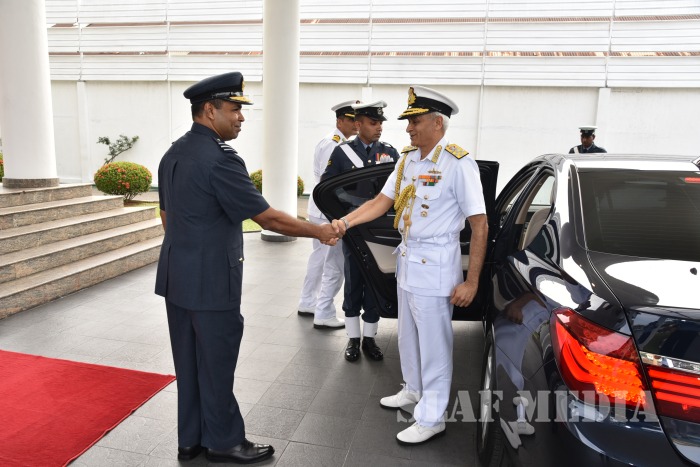 Chief of Naval Staff of the Indian Navy Calls on the Commander of the Air Force