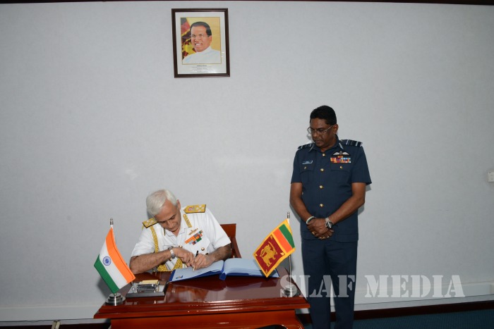Chief of Naval Staff of the Indian Navy Calls on the Commander of the Air Force