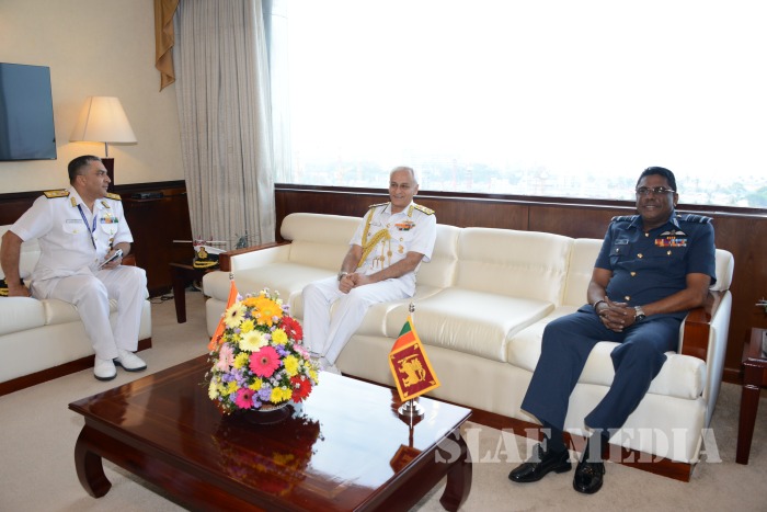 Chief of Naval Staff of the Indian Navy Calls on the Commander of the Air Force