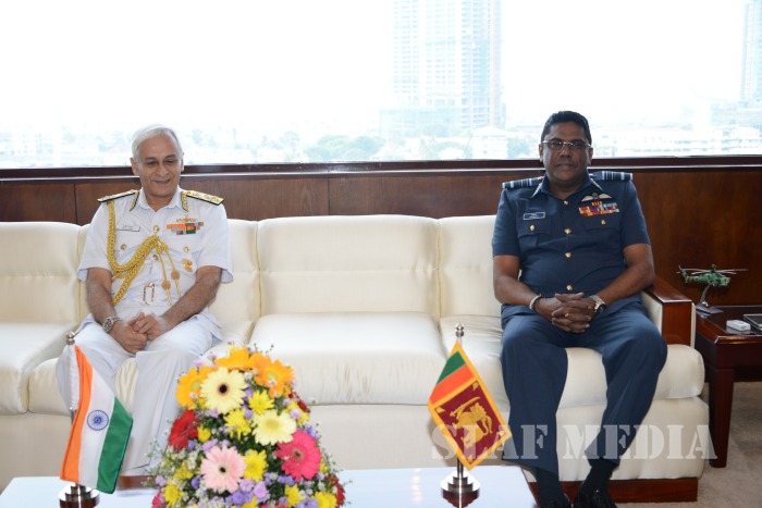 Chief of Naval Staff of the Indian Navy Calls on the Commander of the Air Force