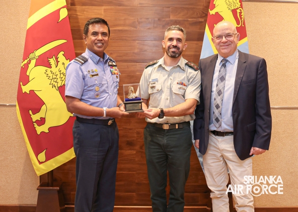 ISRAEL ENVOYS MEET THE COMMANDER