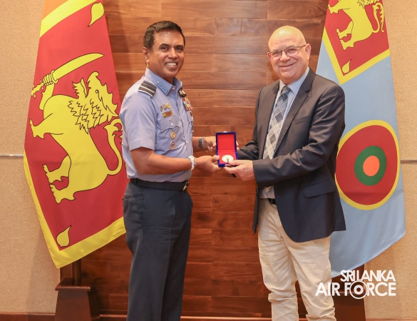 ISRAEL ENVOYS MEET THE COMMANDER