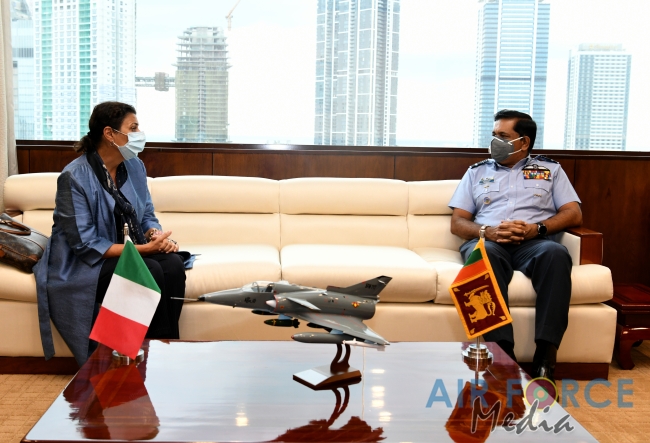 ITALIAN AMBASSADOR CALLS ON THE COMMANDER OF THE AIR FORCE