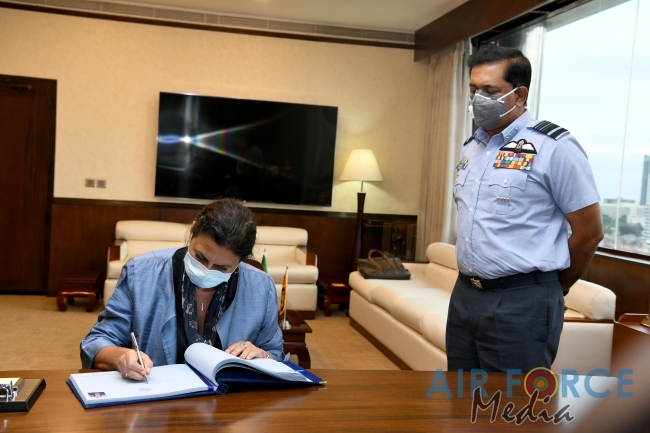 ITALIAN AMBASSADOR CALLS ON THE COMMANDER OF THE AIR FORCE
