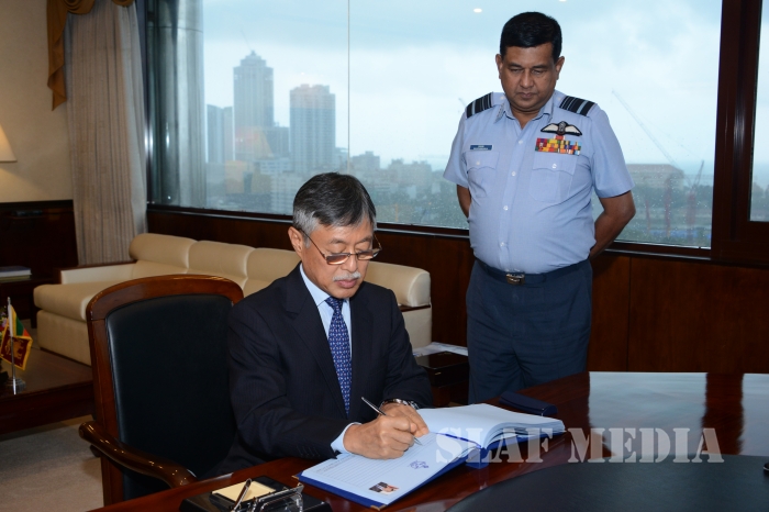 Japanese Ambassador Calls on the Commander of the Air Force