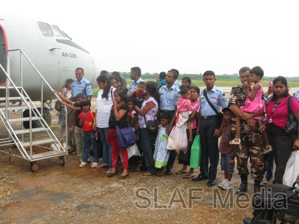 ‘Jaffna Visit’ By the Families of Officers and Airmen of SLAF Station Palaly 2011