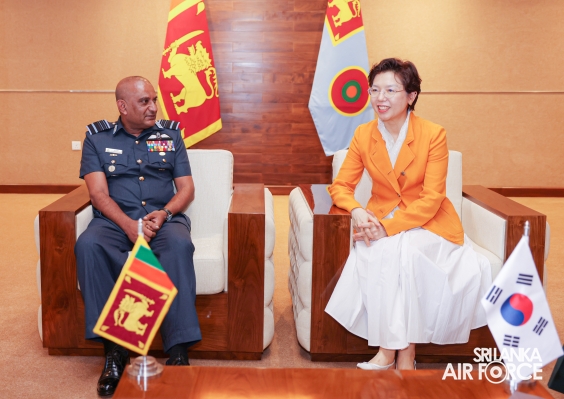 AMBASSADOR OF THE REPUBLIC OF KOREA TO SRI LANKA CALLS ON THE COMMANDER
