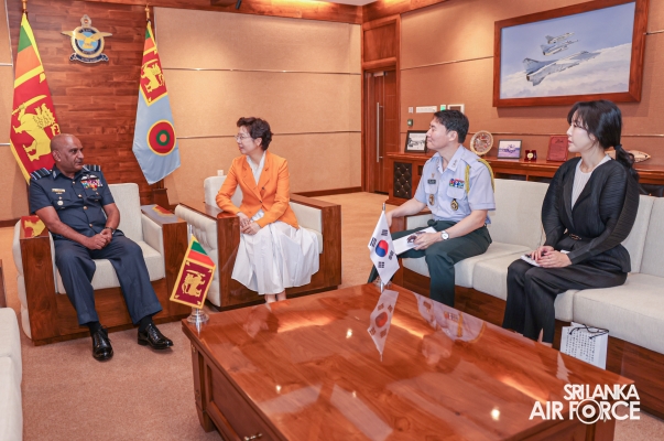 AMBASSADOR OF THE REPUBLIC OF KOREA TO SRI LANKA CALLS ON THE COMMANDER