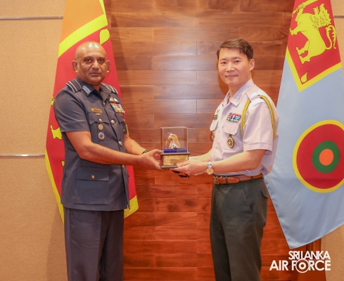 AMBASSADOR OF THE REPUBLIC OF KOREA TO SRI LANKA CALLS ON THE COMMANDER
