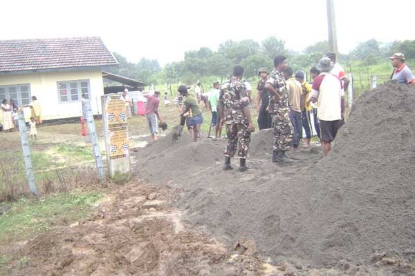 ගං වතුරෙන් අවතැන් වූවන් හට ගුවන් හමුදා මාමඩුව කදවුරෙන් පිළිසරණක්