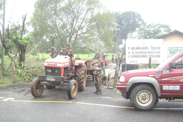 ගං වතුරෙන් අවතැන් වූවන් හට ගුවන් හමුදා මාමඩුව කදවුරෙන් පිළිසරණක්