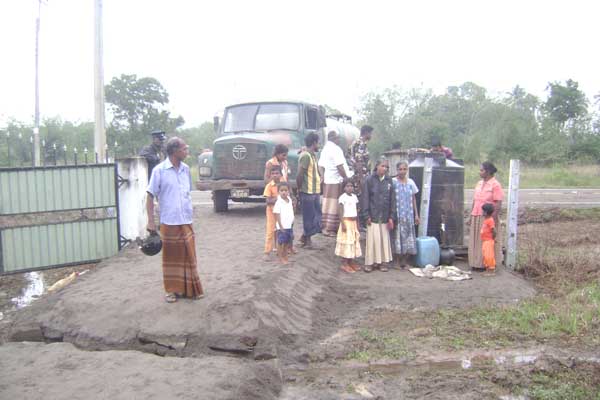 ගං වතුරෙන් අවතැන් වූවන් හට ගුවන් හමුදා මාමඩුව කදවුරෙන් පිළිසරණක්