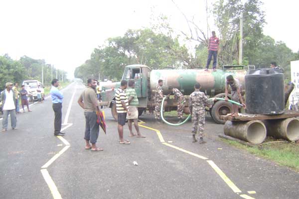 ගං වතුරෙන් අවතැන් වූවන් හට ගුවන් හමුදා මාමඩුව කදවුරෙන් පිළිසරණක්