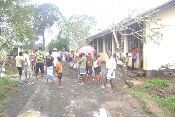 ගං වතුරෙන් අවතැන් වූවන් හට ගුවන් හමුදා මාමඩුව කදවුරෙන් පිළිසරණක්