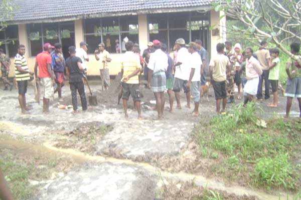 ගං වතුරෙන් අවතැන් වූවන් හට ගුවන් හමුදා මාමඩුව කදවුරෙන් පිළිසරණක්