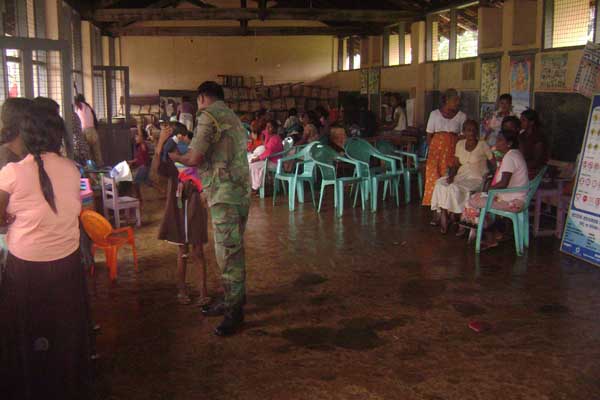 ගං වතුරෙන් අවතැන් වූවන් හට ගුවන් හමුදා මාමඩුව කදවුරෙන් පිළිසරණක්
