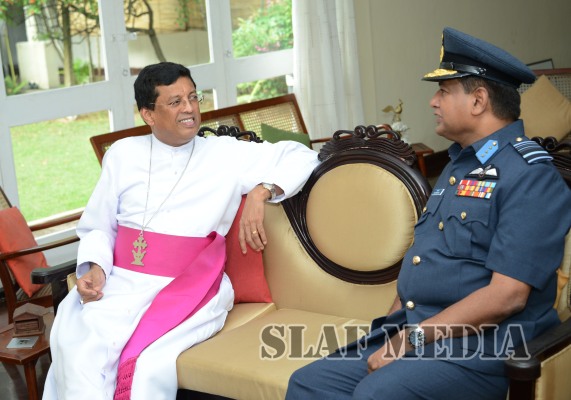 Commander Visits Anglican Bishop