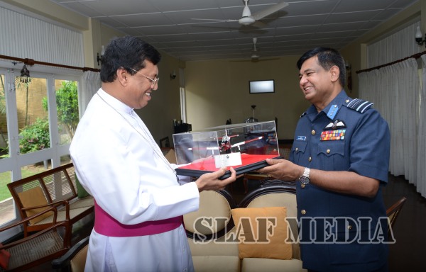Commander Visits Anglican Bishop