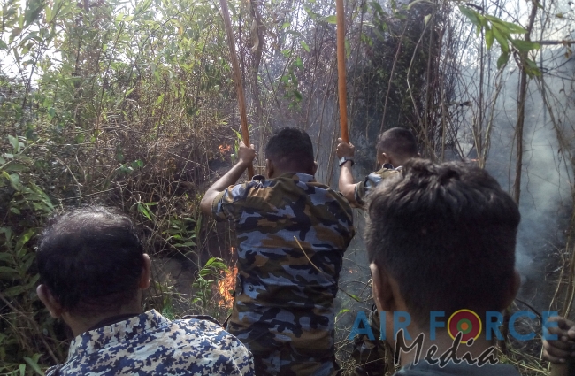 SLAF Assists to Douse a Fire at Bothale Forest Reserve