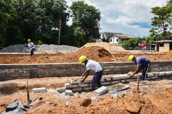 COMMANDER VISITS MULLERIYAWA BASE HOSPITAL CONSTRUCTION SITE