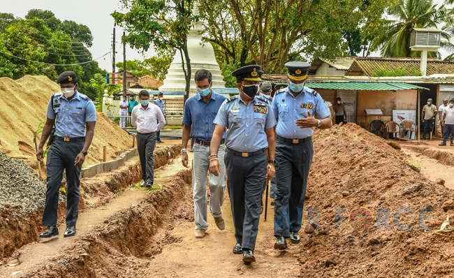 COMMANDER VISITS MULLERIYAWA BASE HOSPITAL CONSTRUCTION SITE