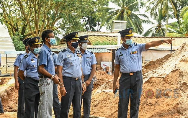 COMMANDER VISITS MULLERIYAWA BASE HOSPITAL CONSTRUCTION SITE