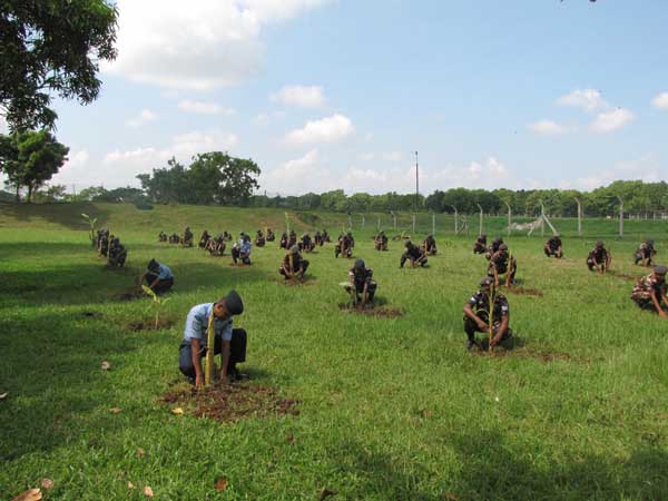 ශ්රී ලංකා ගුවන් හමුදාව පැළ ලක්ෂයක් සිටුවයි..