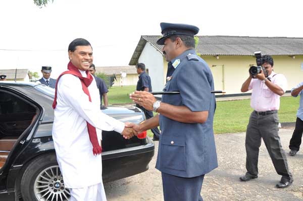 ශ්රී ලංකා ගුවන් හමුදාව පැළ ලක්ෂයක් සිටුවයි..