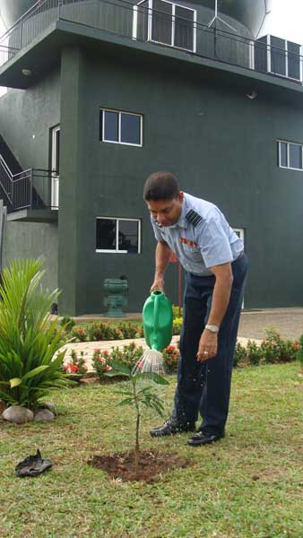 ශ්රී ලංකා ගුවන් හමුදාව පැළ ලක්ෂයක් සිටුවයි..