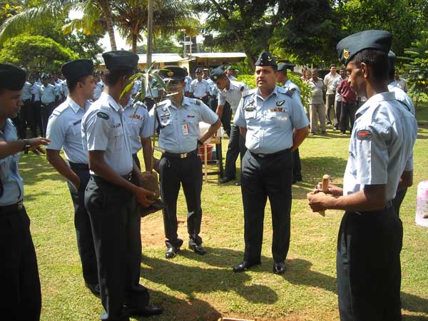 ශ්රී ලංකා ගුවන් හමුදාව පැළ ලක්ෂයක් සිටුවයි..