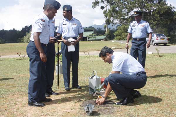 ශ්රී ලංකා ගුවන් හමුදාව පැළ ලක්ෂයක් සිටුවයි..