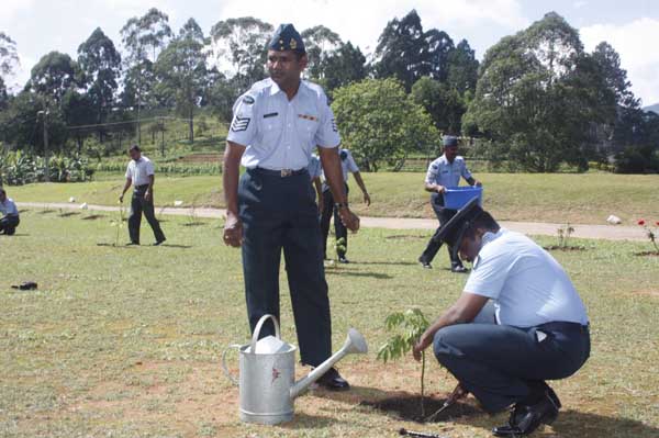 ශ්රී ලංකා ගුවන් හමුදාව පැළ ලක්ෂයක් සිටුවයි..