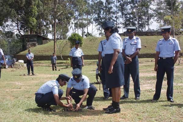 ශ්රී ලංකා ගුවන් හමුදාව පැළ ලක්ෂයක් සිටුවයි..
