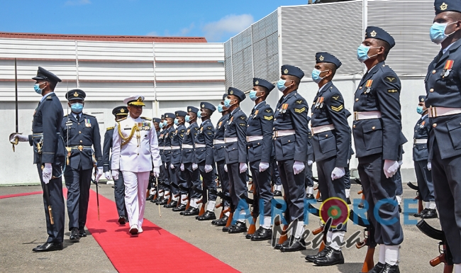 Outgoing Commander of the Navy calls on the Commander of the Air Force