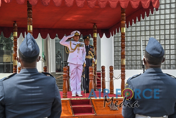 Outgoing Commander of the Navy calls on the Commander of the Air Force