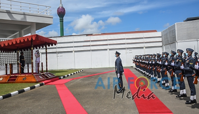 Outgoing Commander of the Navy calls on the Commander of the Air Force