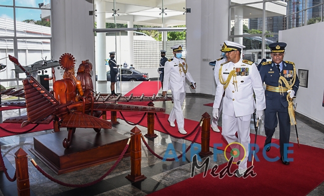 Outgoing Commander of the Navy calls on the Commander of the Air Force