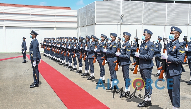 Outgoing Commander of the Navy calls on the Commander of the Air Force