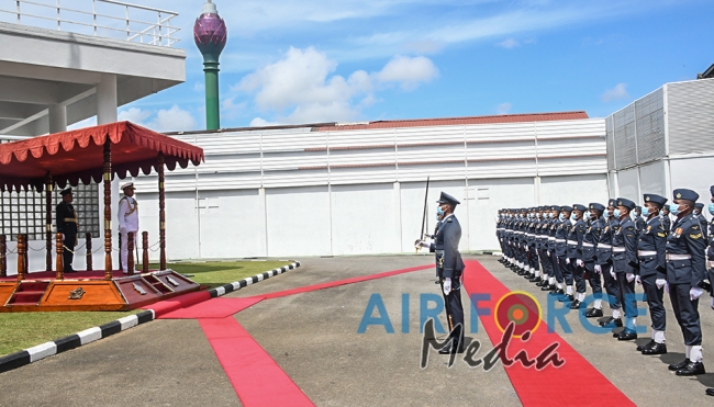 Outgoing Commander of the Navy calls on the Commander of the Air Force