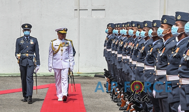 Outgoing Commander of the Navy calls on the Commander of the Air Force