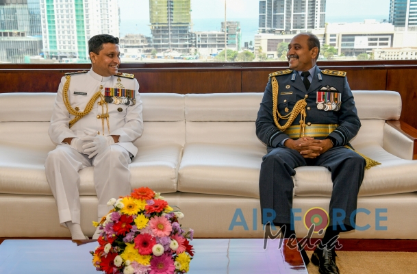 Newly Appointed Commander of the Navy Calls on the Commander of the Air Force