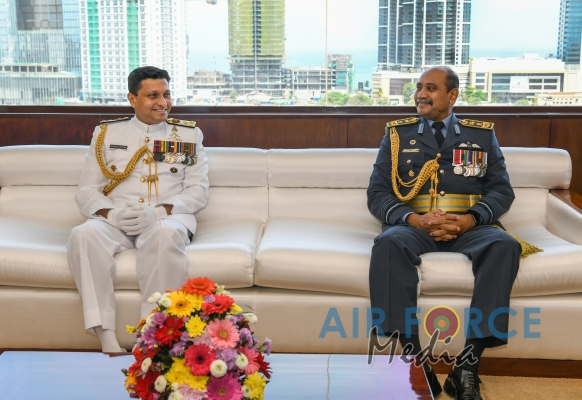 Newly Appointed Commander of the Navy Calls on the Commander of the Air Force