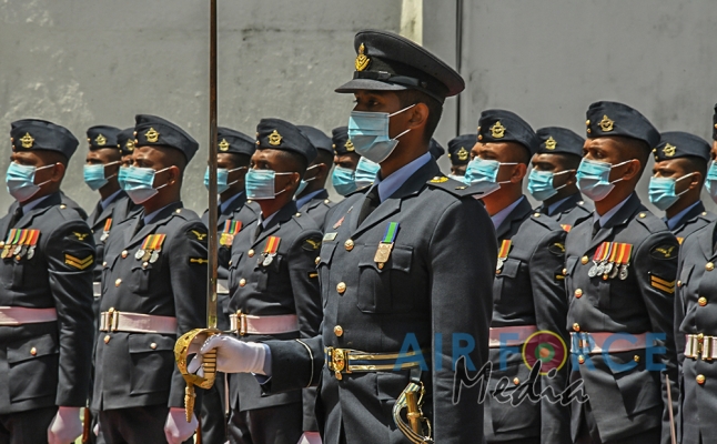 Newly Appointed Commander of the Navy Calls on the Commander of the Air Force