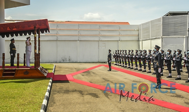 Newly Appointed Commander of the Navy Calls on the Commander of the Air Force