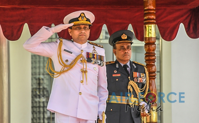 Newly Appointed Commander of the Navy Calls on the Commander of the Air Force