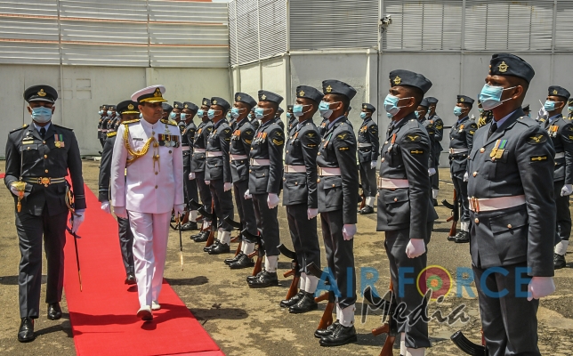 Newly Appointed Commander of the Navy Calls on the Commander of the Air Force
