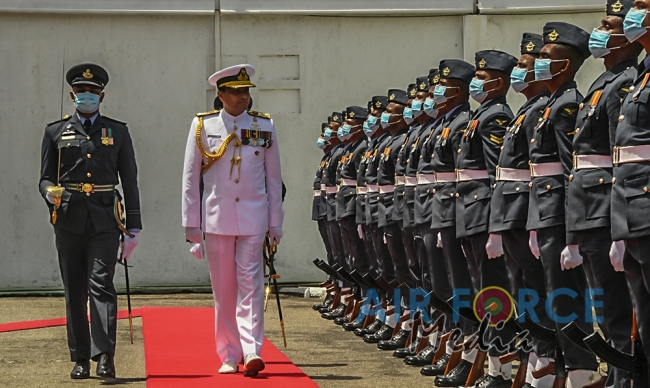 Newly Appointed Commander of the Navy Calls on the Commander of the Air Force
