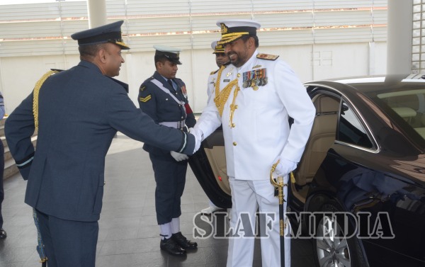 New Navy Chief Calls on the Commander of the Air Force