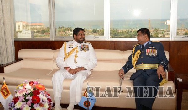 New Navy Chief Calls on the Commander of the Air Force